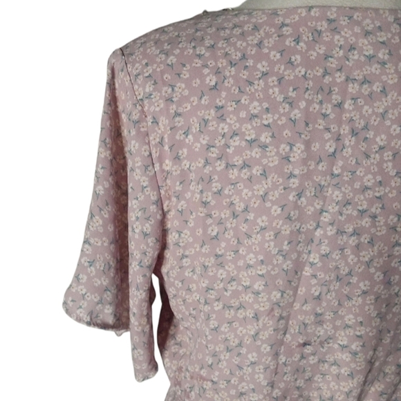 Sienna Sky Purple Micro Floral Daisy Print Surplice Front Midi Dress Size Medium - Picture 7 of 8